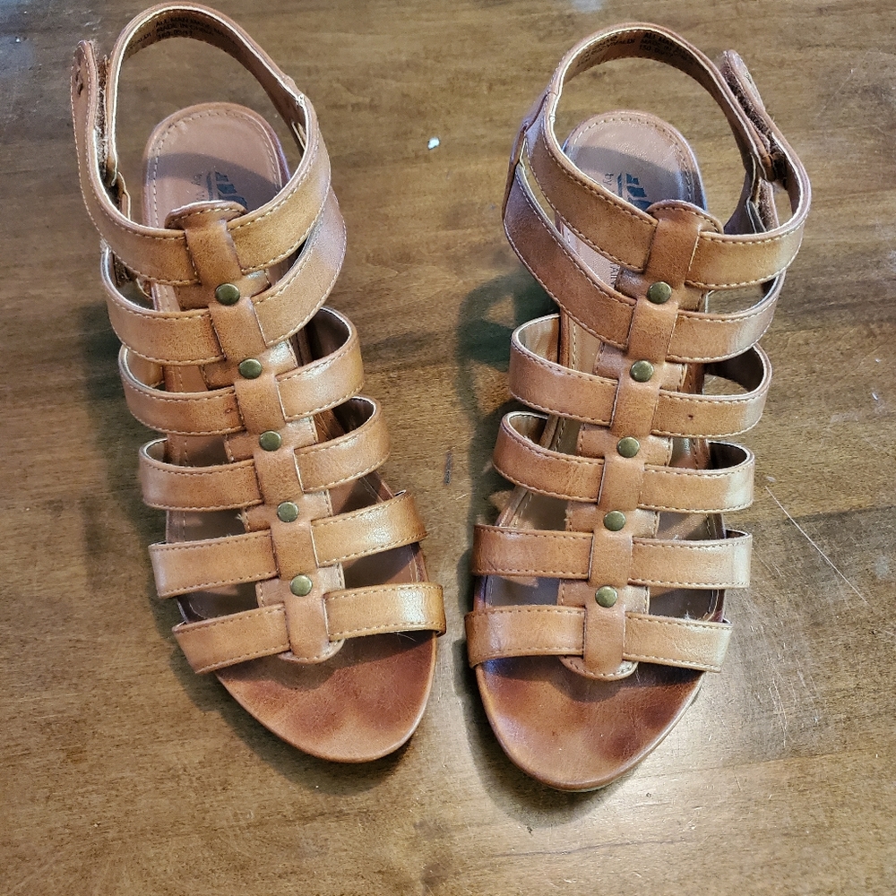 Wedges Cliffs by white mountain size 8.5